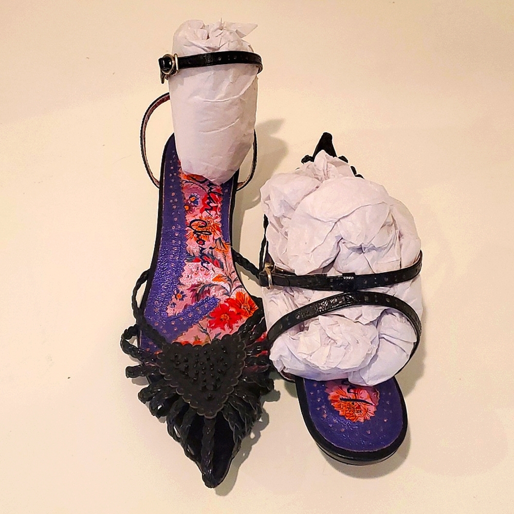 Women's Irregular Choice Black Leather Unique Pointed Kitten Heels Size 8.5